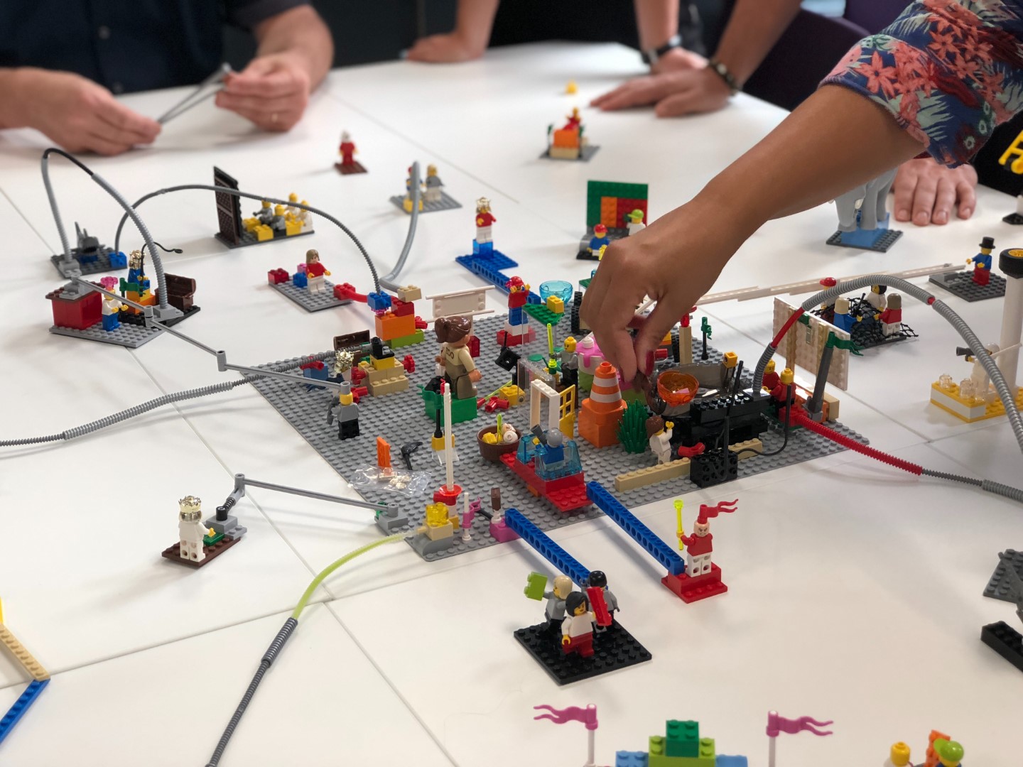 lego-serious-play-person-group-system-slider-1